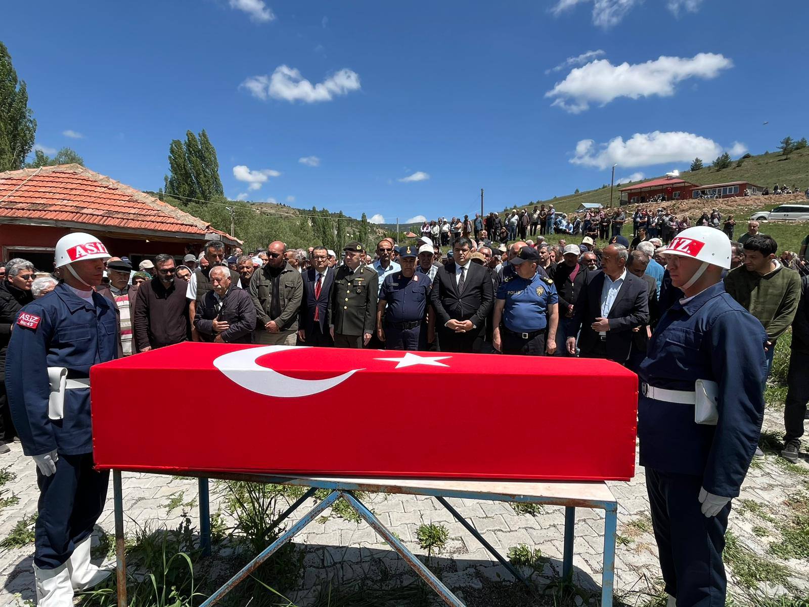 KIBRIS GAZİSİ ALİ ÇALIŞKAN TOPRAĞA VERİLDİ