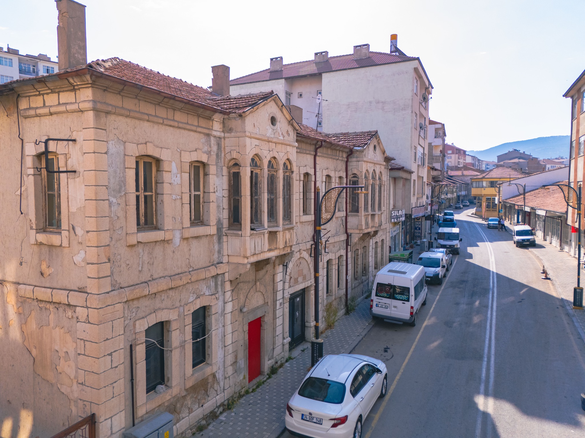 TARİH AYAĞA KALKIYOR