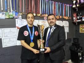 KÖYDE YAŞAYAN GENÇ SPORCU AVRUPA ŞAMPİYONU OLDU