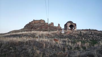 TÜRBEDE KAZI YAPANLAR FELÇ OLUYOR!