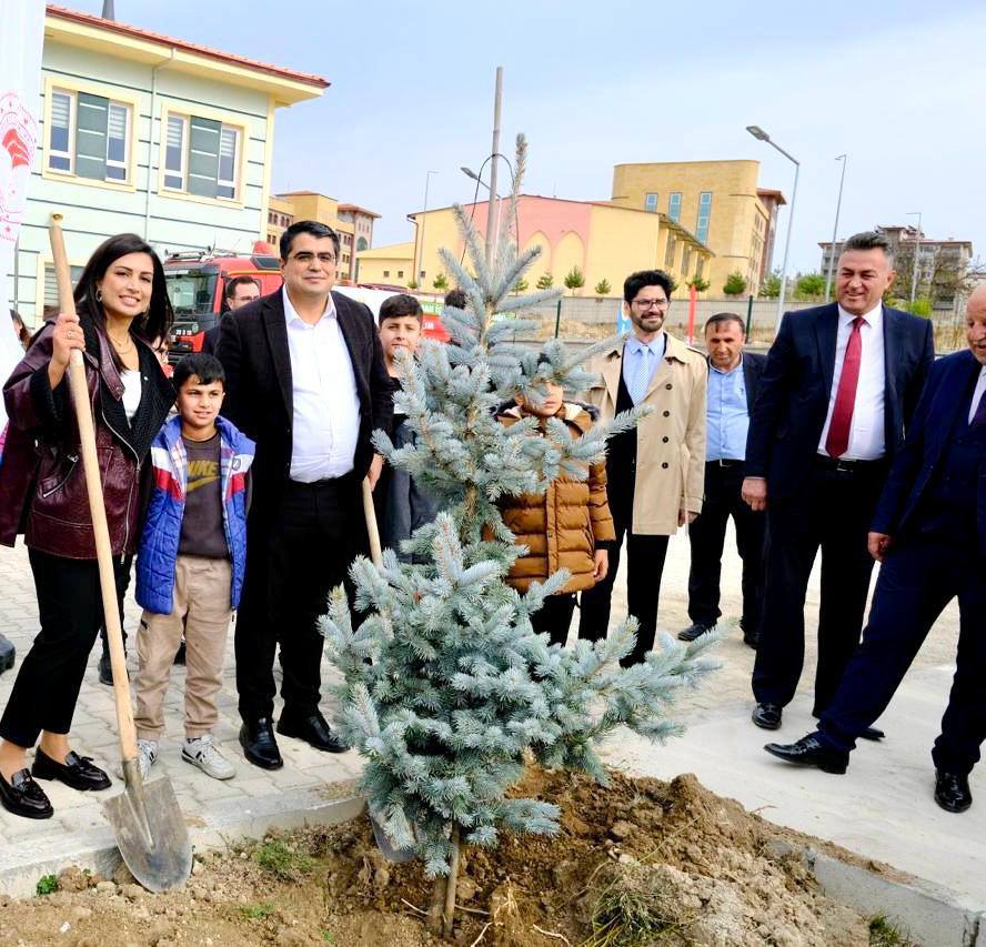 FİDANLAR TOPRAKLA BULUŞTU