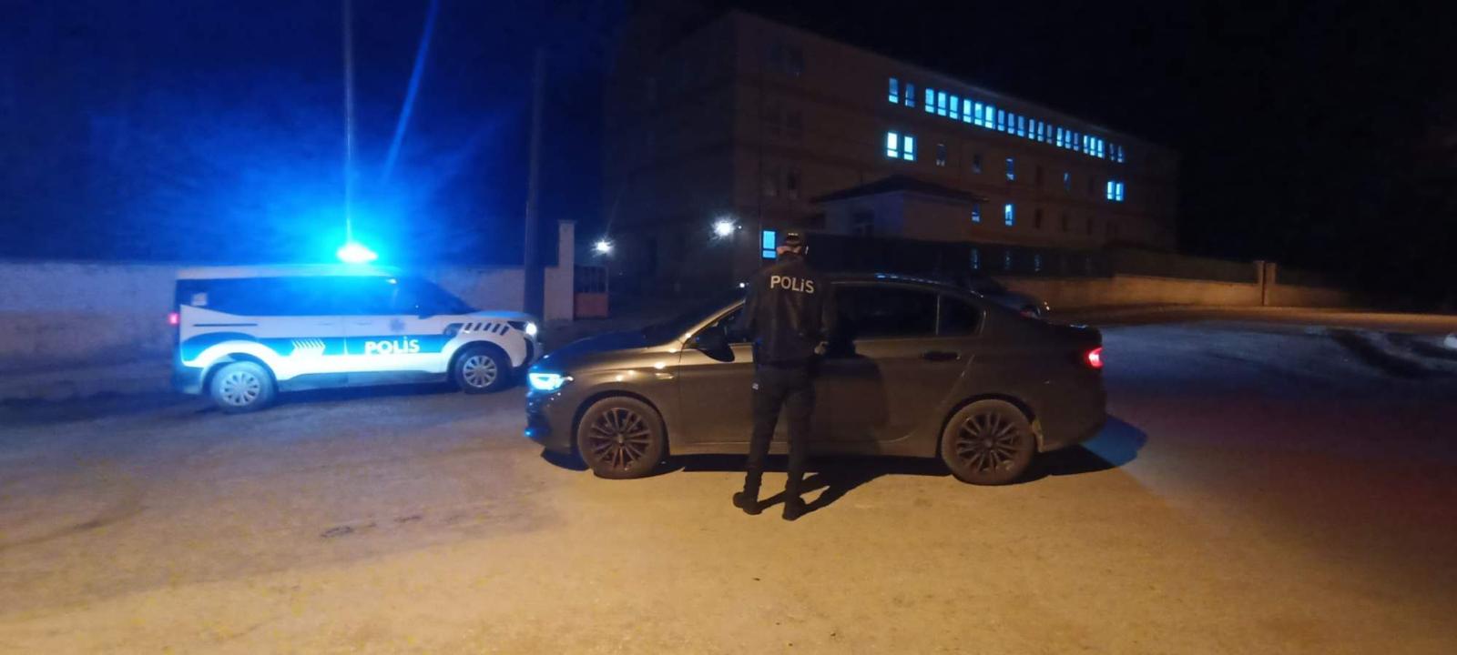 AKDAĞMADENİ EMNİYETİ’NDEN “NARKO-ALAN” ÇIKARTMASI: HUZUR VE GÜVENLİK İÇİN GECE MESAİSİ!