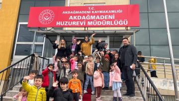 MİNİK ELLER, ASIRLIK ÇINARLARLA BULUŞTU