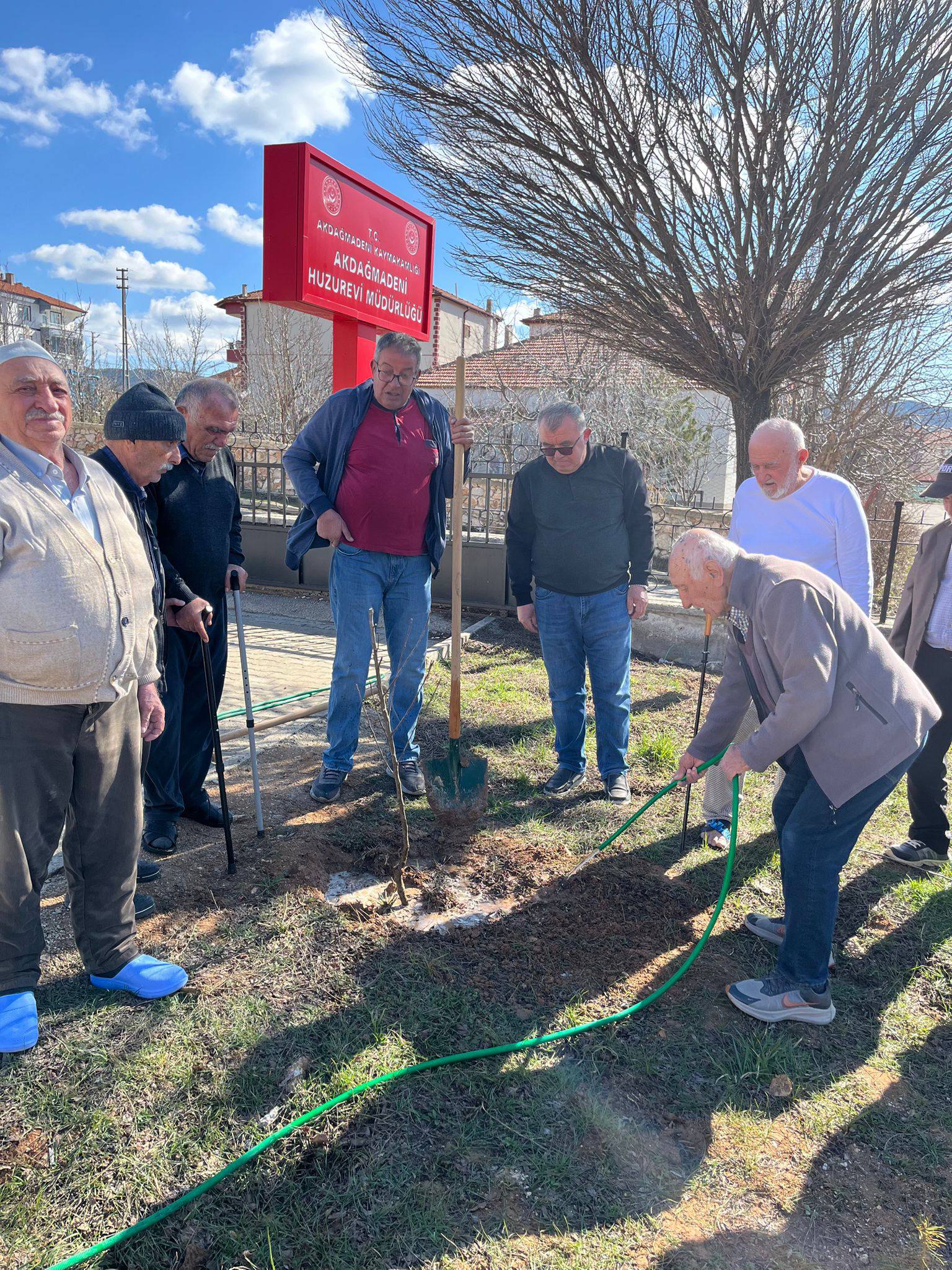 AKDAĞMADENİ’NDE “ÇINARLAR” FİDAN DİKTİ!