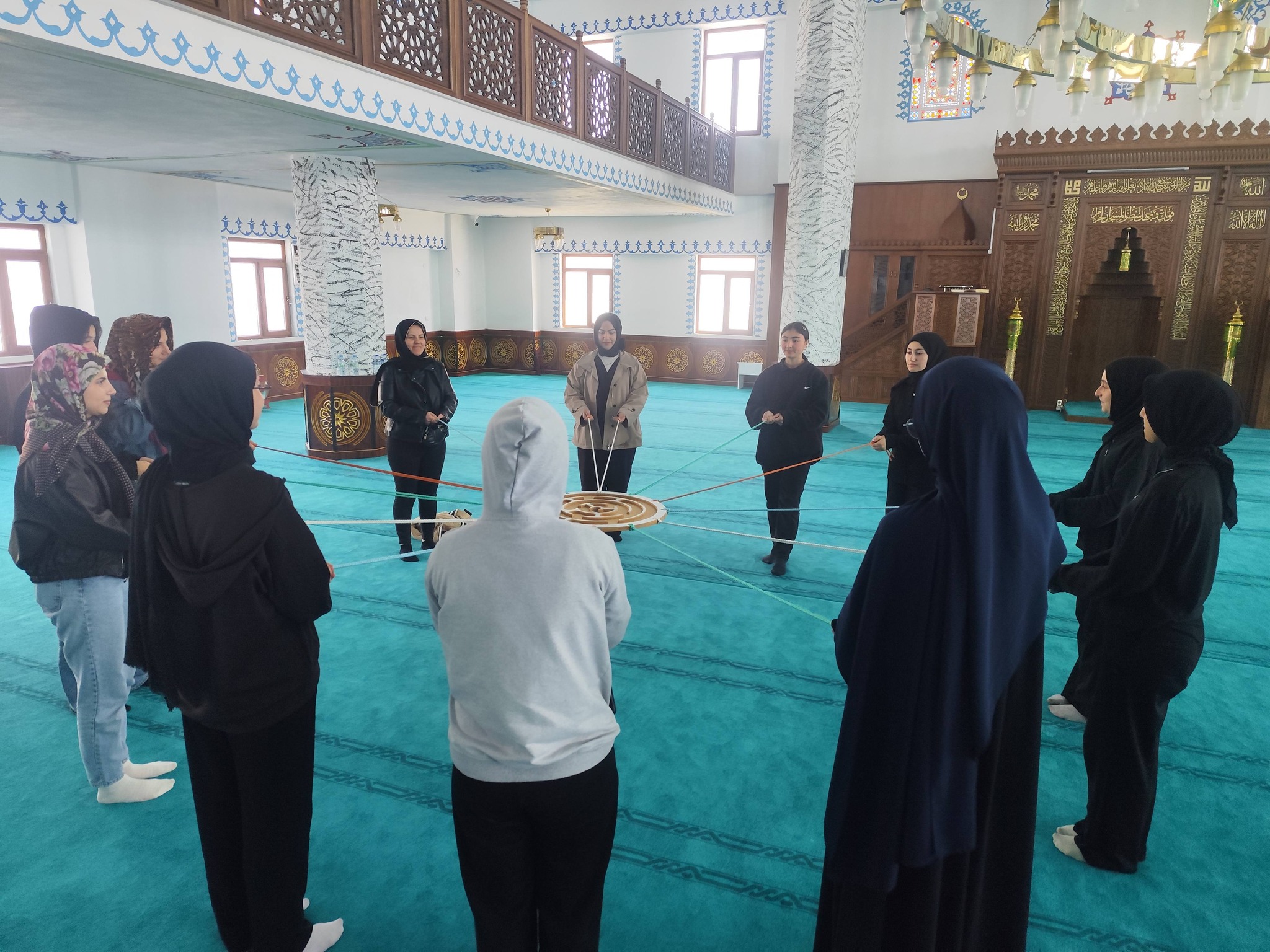 TOKİ CAMİİ’NDE MANEVİ BULUŞMA: GENÇLER DEĞERLERİYLE BİR ARAYA GELDİ!