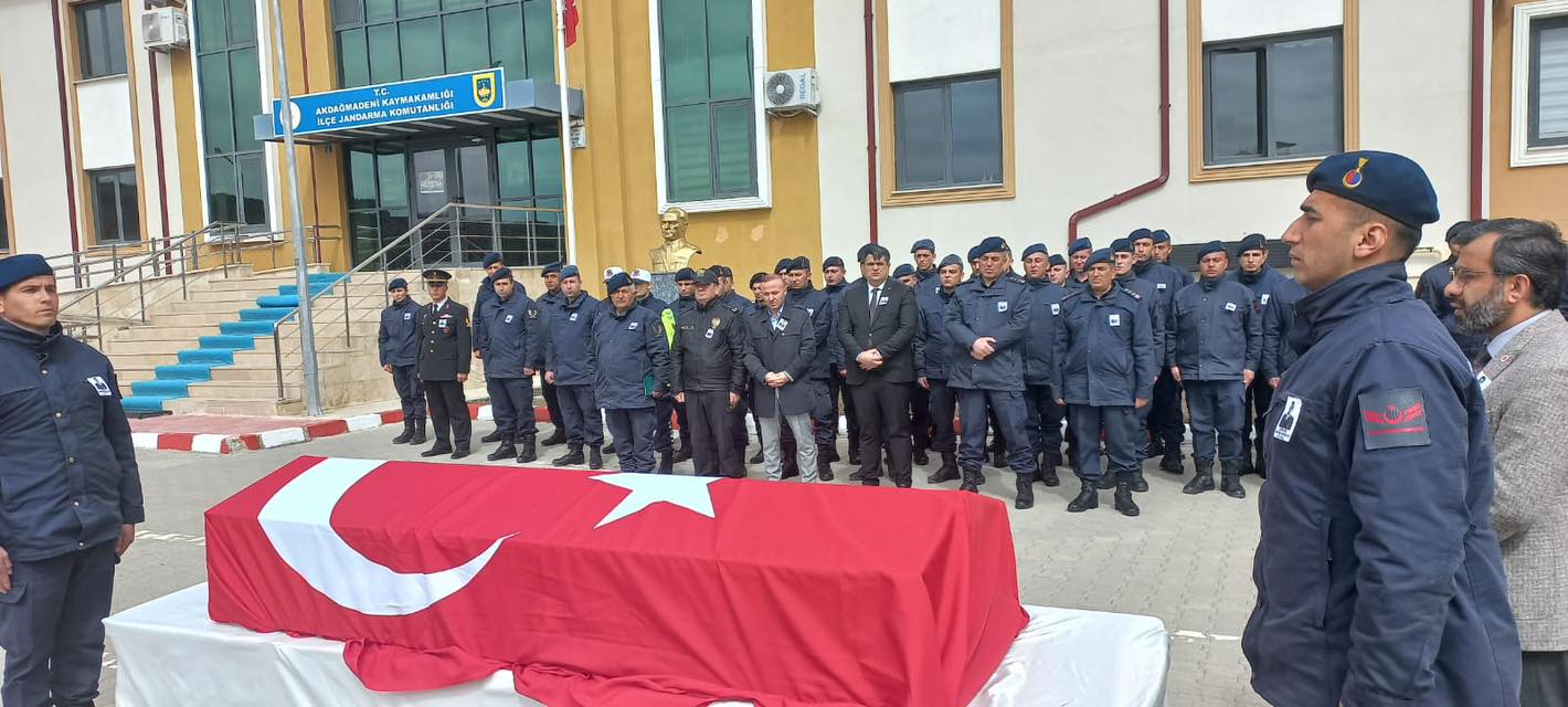 KAYMAKÇI ,VEFAT EDEN PERSONELİN CENAZE TÖRENİNE KATILDI