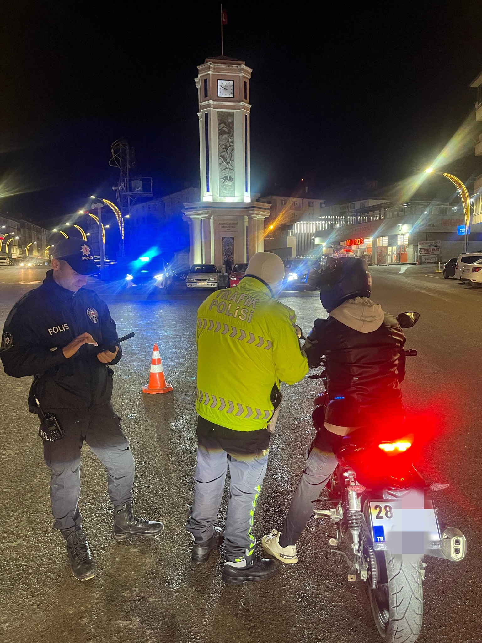 MOTOSİKLET VE KASK DENETİMLERİ YAPILDI