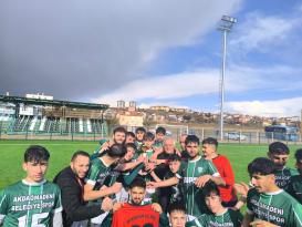 YOZGAT U18 LİGİ’NDE ŞAMPİYON AKDAĞMADENİ BELEDİYESPOR