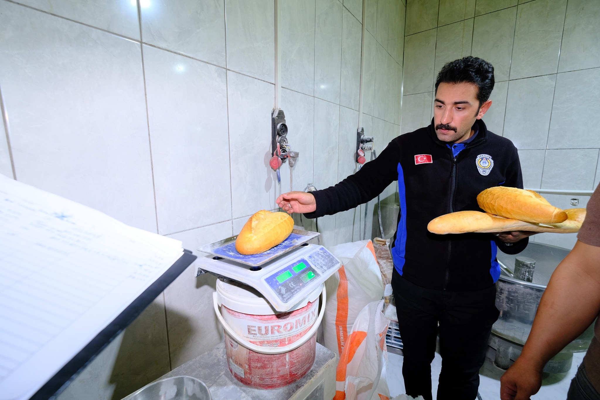 AKDAĞMADENİ’NDE FIRINLARA SIKI DENETİM…