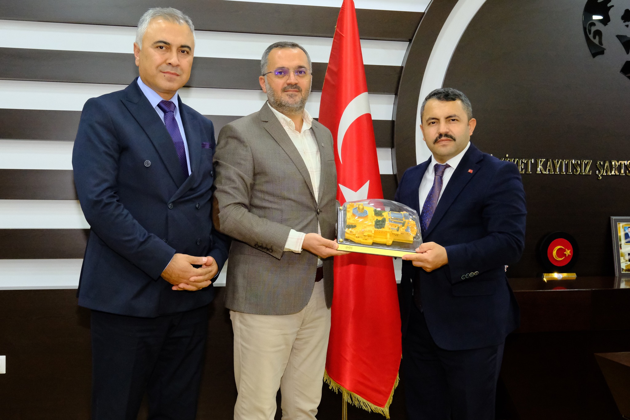 AKDAĞMADENİ HALKININ YARDIMLARI YERİNE ULAŞTI