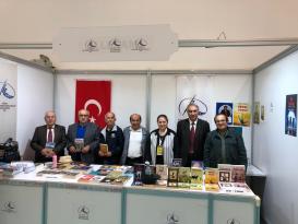 HAMİ ÖZALAN 22. ANKARA KİTAP FUARINDA OKURLARIYLA BULUŞTU