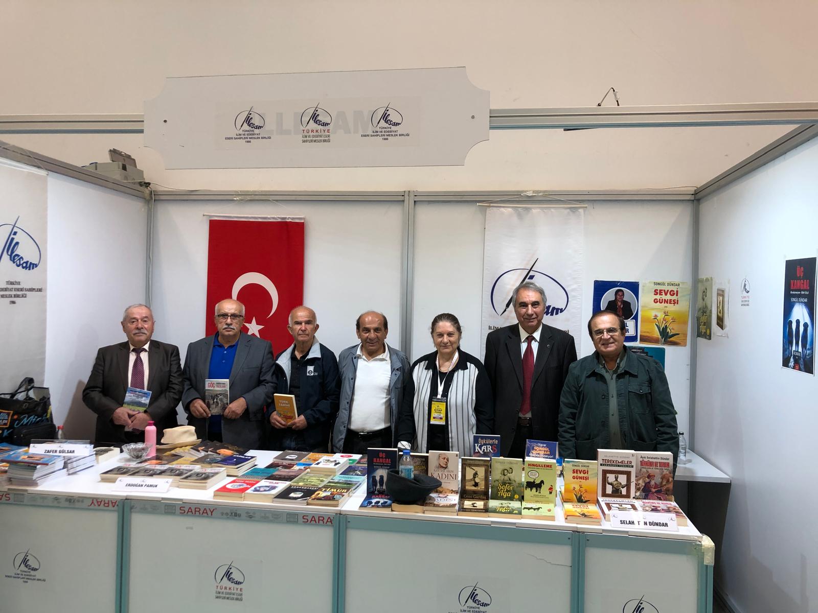 HAMİ ÖZALAN 22. ANKARA KİTAP FUARINDA OKURLARIYLA BULUŞTU