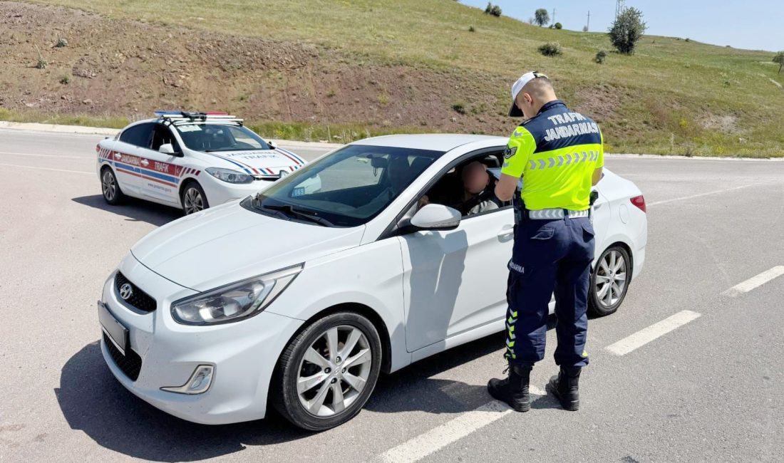 EHLİYETSİZ SÜRÜCÜYE 18 BİN 677 TL CEZA