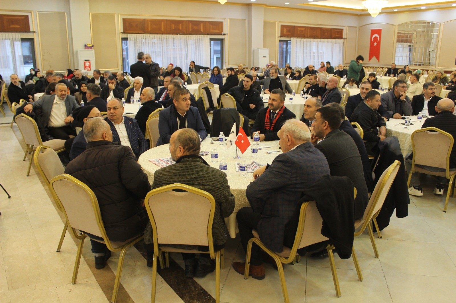 İSTANBULDAKİ AKDAĞMADENİLİLER 6. ARABAŞI PROGRAMINDA BULUŞTU