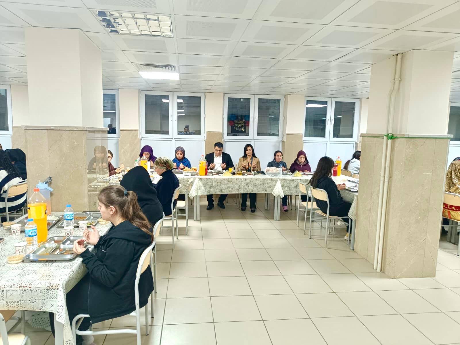 KAYMAKAM KAYMAKÇI ÖĞRENCİLERLE İFTARDA BULUŞTU