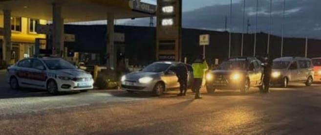 JANDARMA GÜÇLERİNDEN 3 İLÇEDE EŞ ZAMANLI ASAYİŞ UYGULAMASI