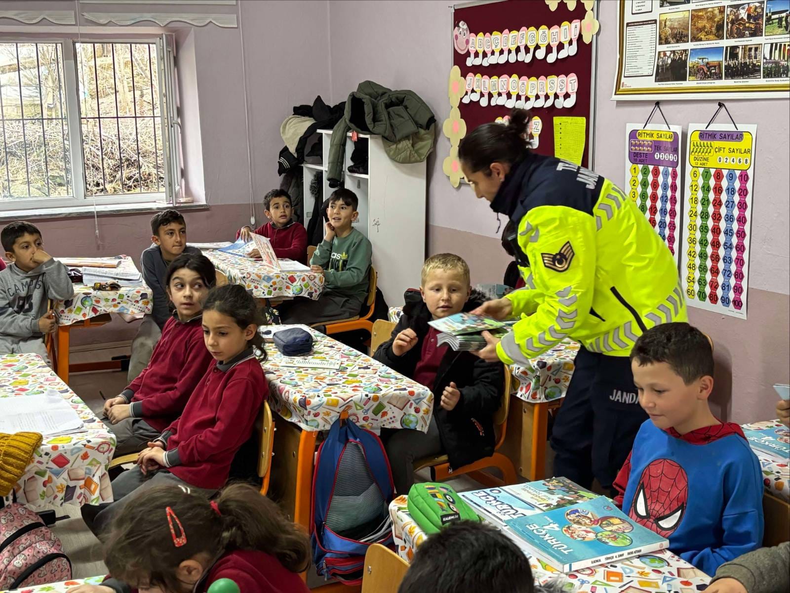 AKDAĞMADENİ’NDE MİNİKLERE TRAFİK DERSİ