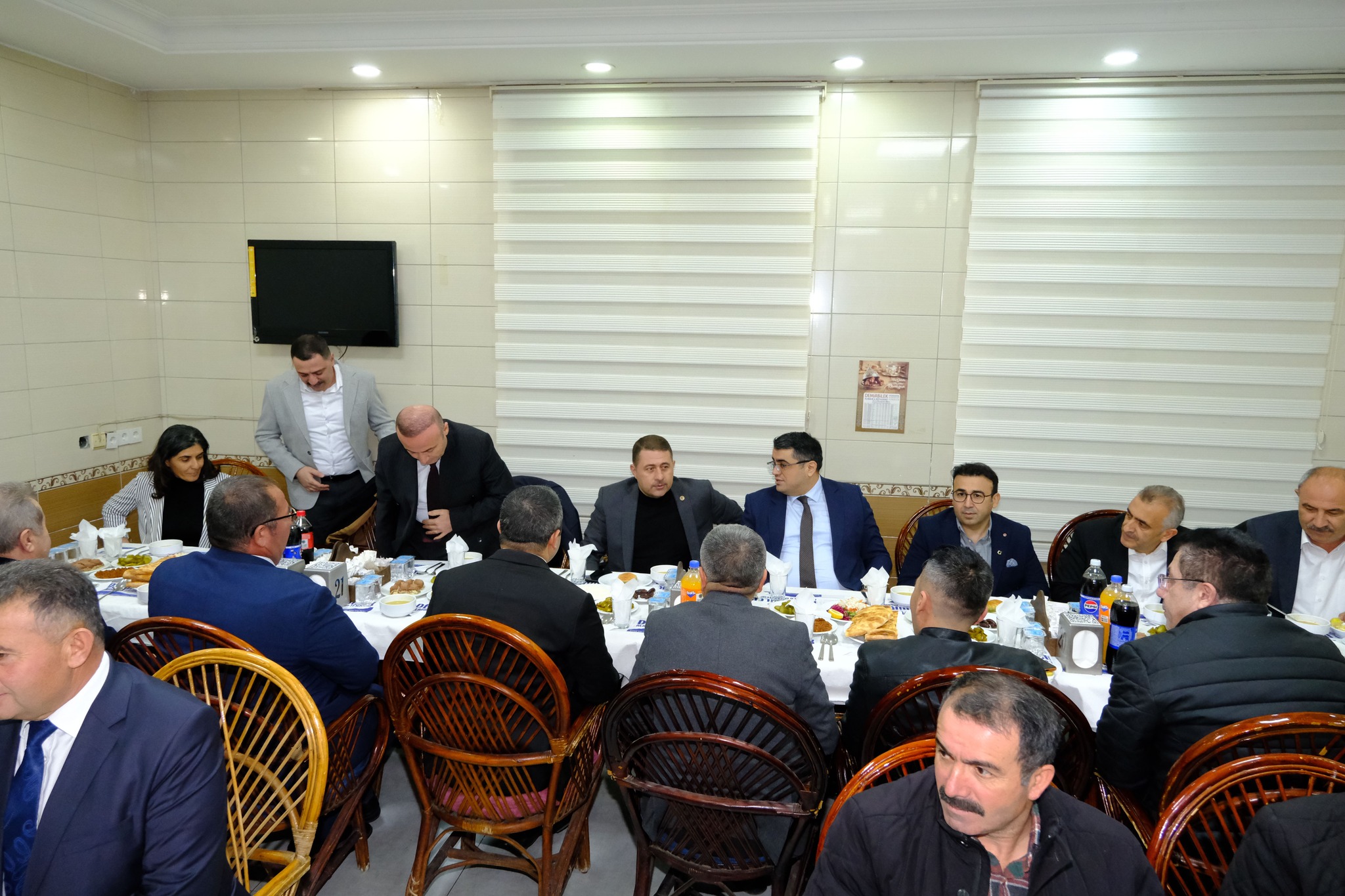 MHP İLÇE BAŞKANLIĞI MUHTARLARLA İFTARDA BULUŞTU