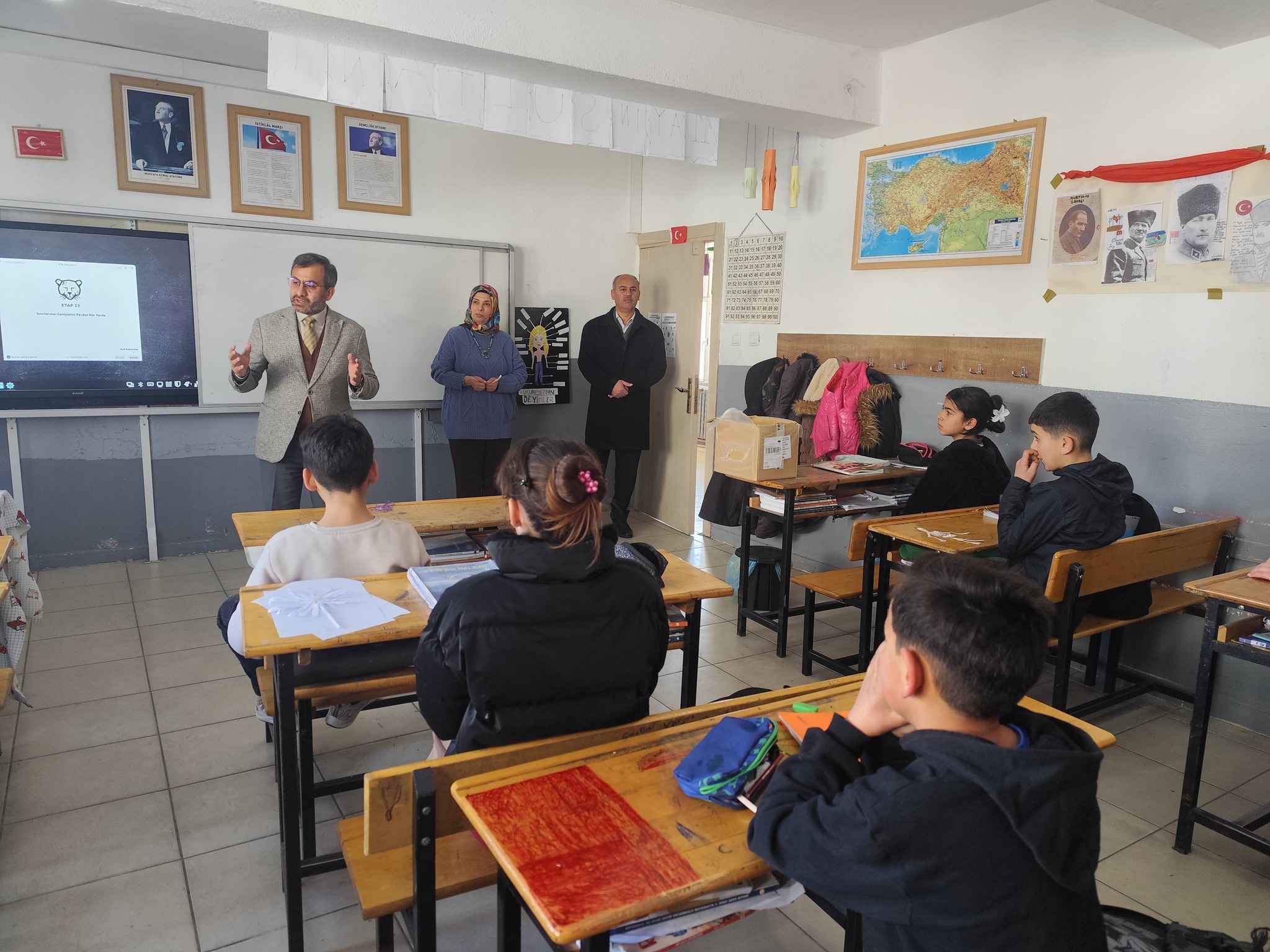 ÜÇKARAAĞAÇ’TA ANLAMLI BULUŞMA: GENÇLERE EN GÜZEL HEDİYE!