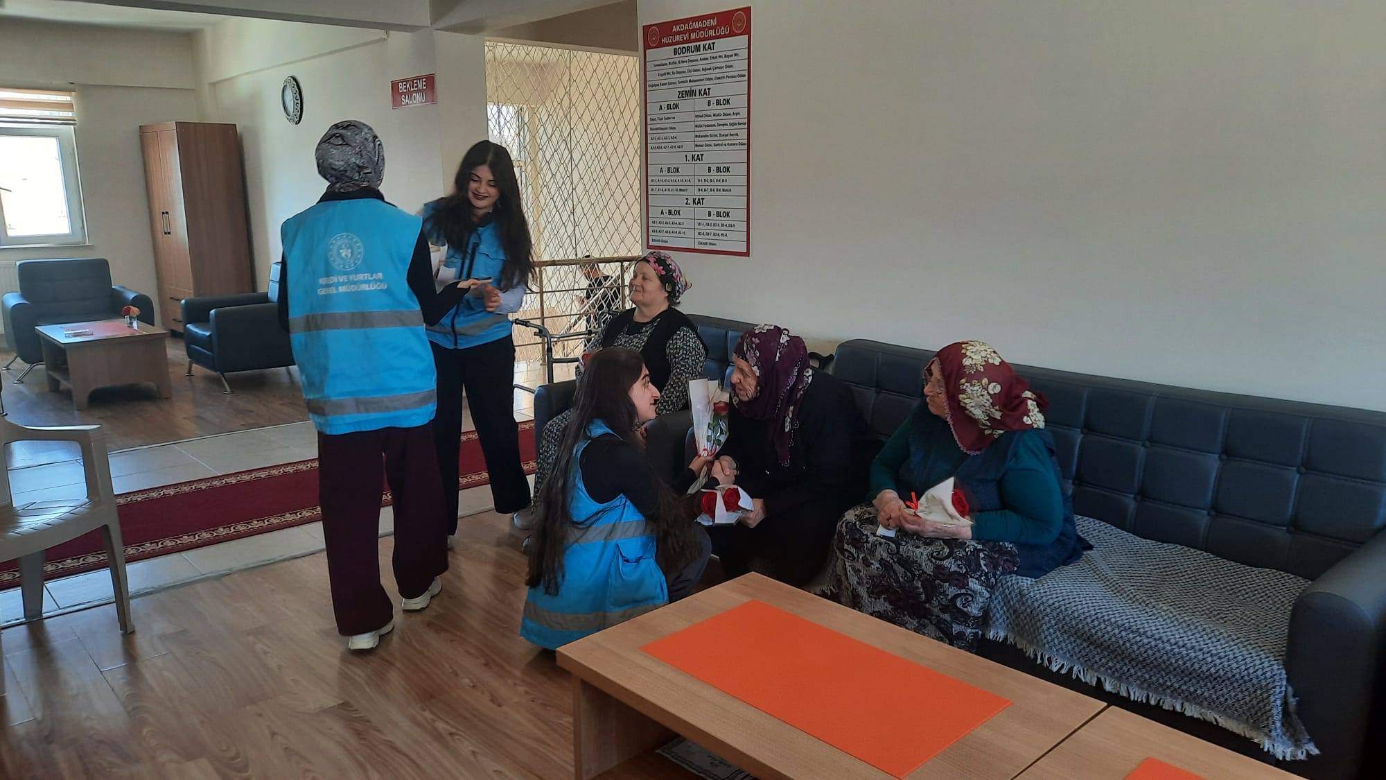 GENÇLERDEN BÜYÜKLERİNE VEFA ZİYARETİ!