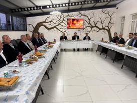 AKDAĞMADENİ’NDE “ORTAK PAYDA” İFTARI: SİYASET VE YEREL YÖNETİM AYNI SOFRADA!