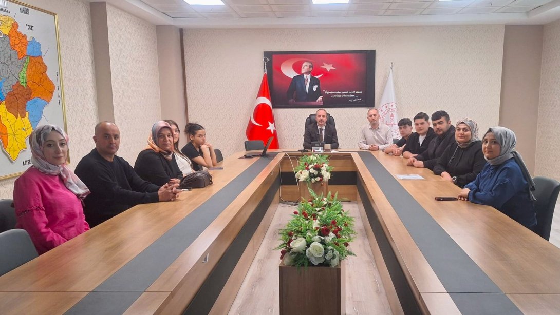 AKDAĞMADENİ AKŞEMSEDDİN MTAL ÖĞRENCİLERİ AVRUPA YOLCUSU: ROTA ÇEKYA!