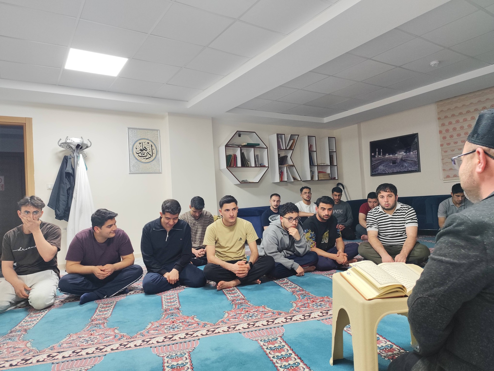 AKDAĞMADENİ KYK’DA VEFA VE DUA: EĞİTİM ŞEHİTLERİ UNUTULMADI!