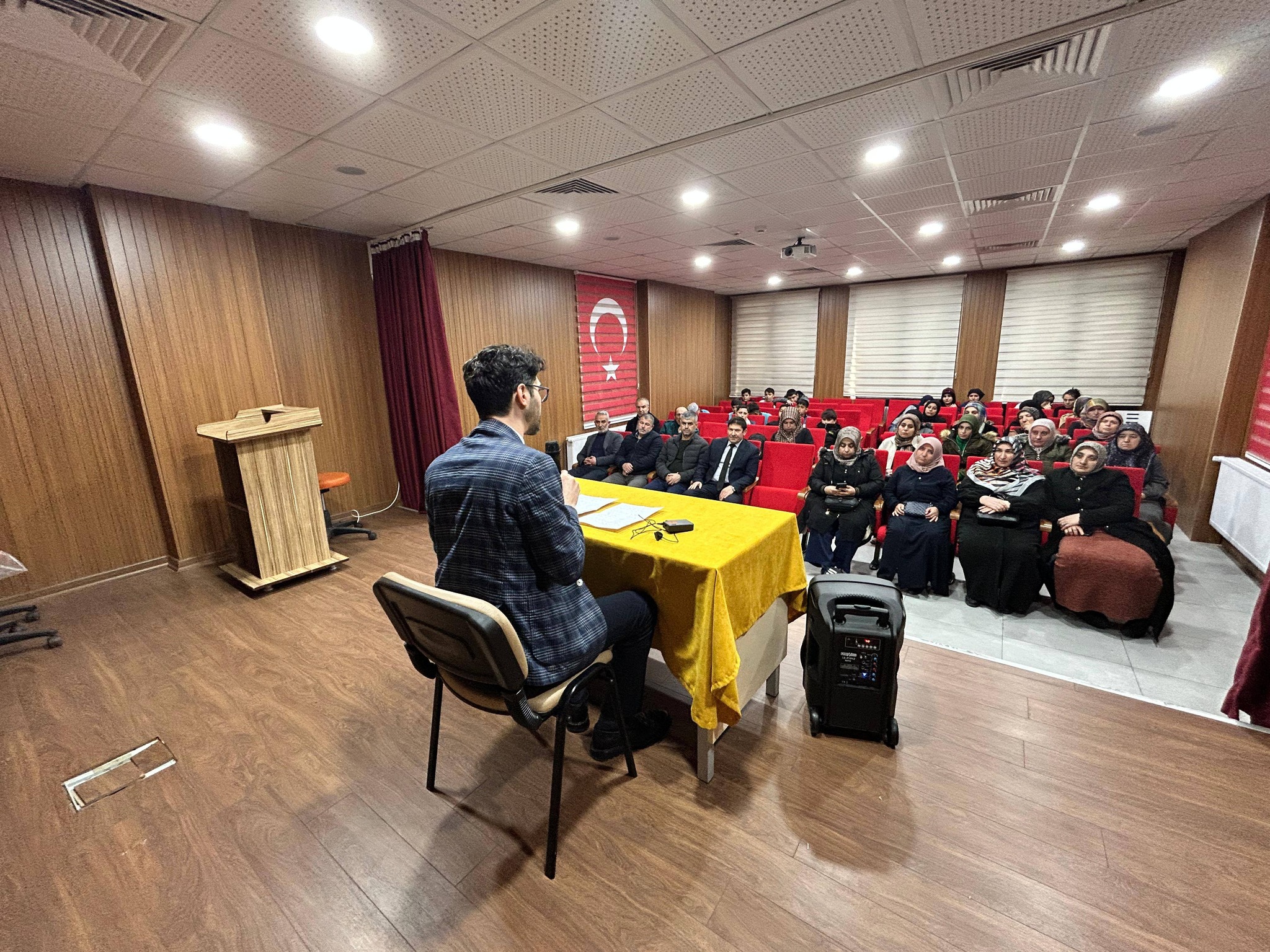 AKDAĞMADENİ’NDE ANLAMLI SEMİNER: ÇOCUK EĞİTİMİNİN DİNİ TEMELLERİ ANLATILDI