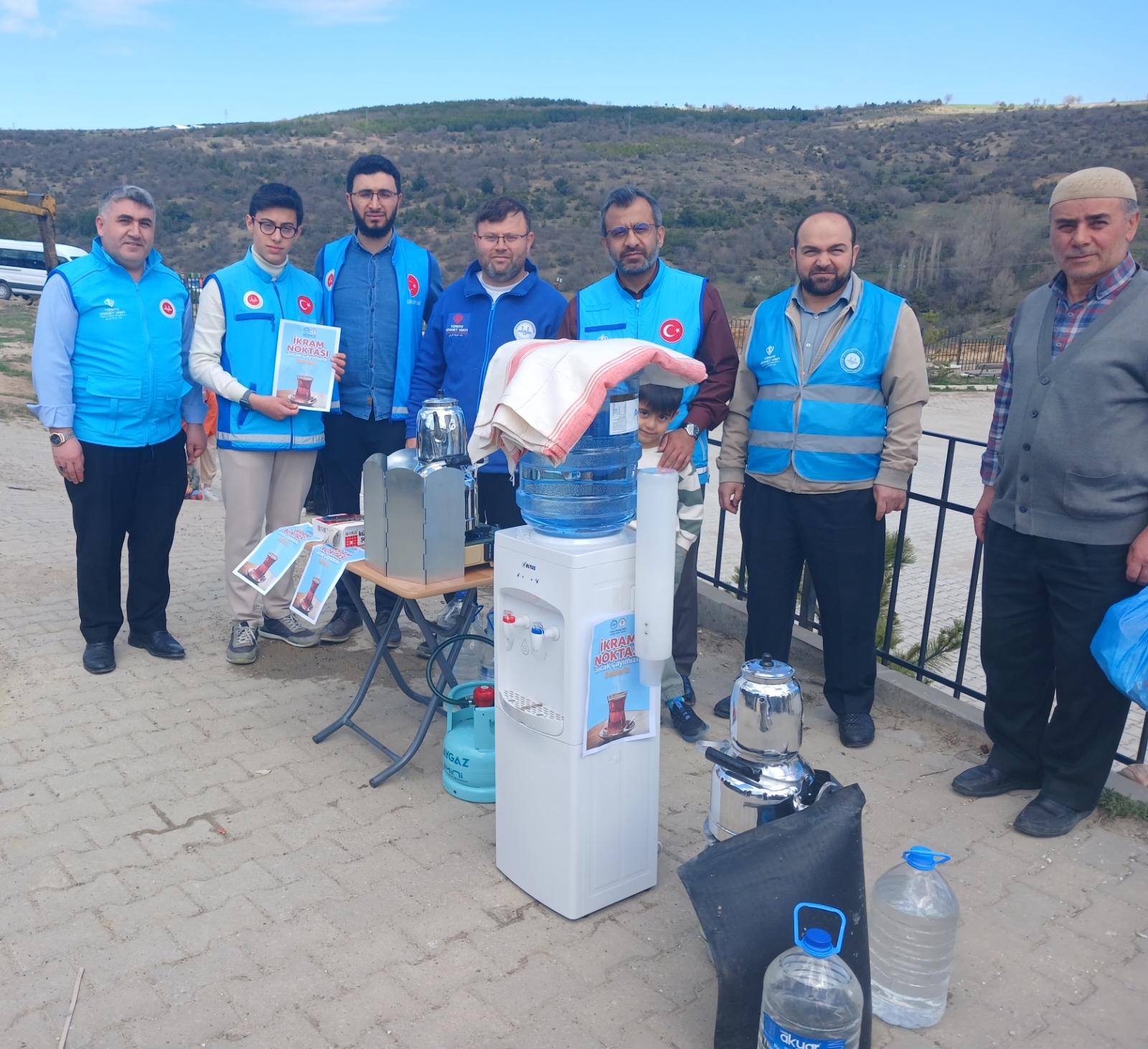 AKDAĞMADENİ’NDE SINAV MERKEZİNE İKRAM DURAĞI KURULDU